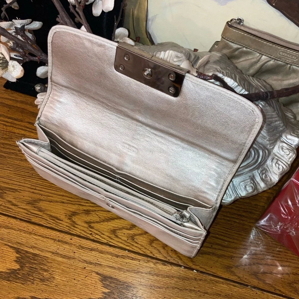 Coach Envelope Clutch Wallet Gold  Champagne Leather EUC